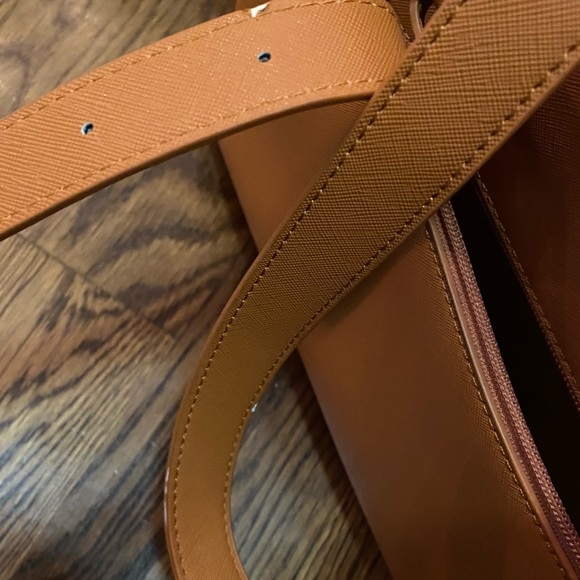 Burnt orange faux leather laptop tote - Picture 6 of 7